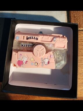 Hello Kitty Pink Re-Fillable Lighter. NEW. RARE. Pulls Out To Gun Shape